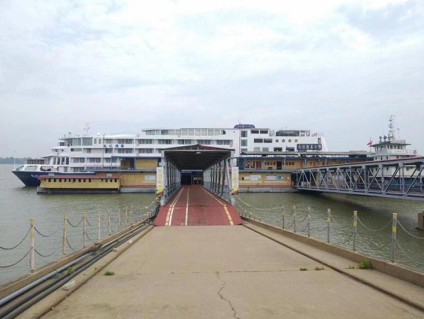 九江港首发长江沿线游轮正式开航
